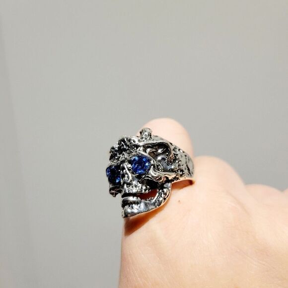 Brand New Silver Skull Blue Eyes Ring Adjustable Size #2 - Picture 5 of 8